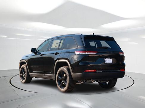 New 2025 Jeep Grand Cherokee Altitude image 2