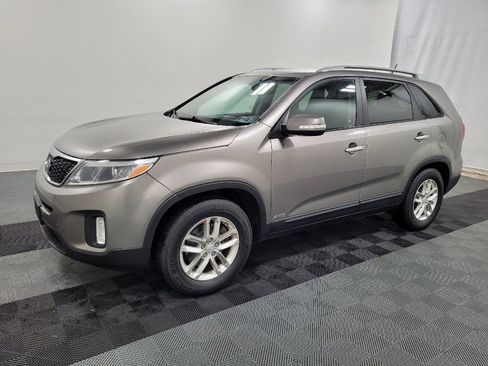Used 2015 Kia Sorento LX AWD/4WD image 2