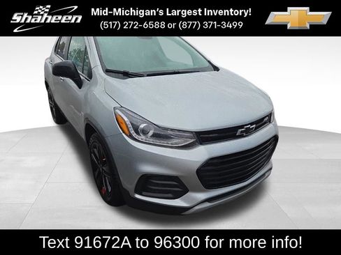 Used 2019 Chevrolet Trax LT w/ Sun & Sound Package FWD image 1