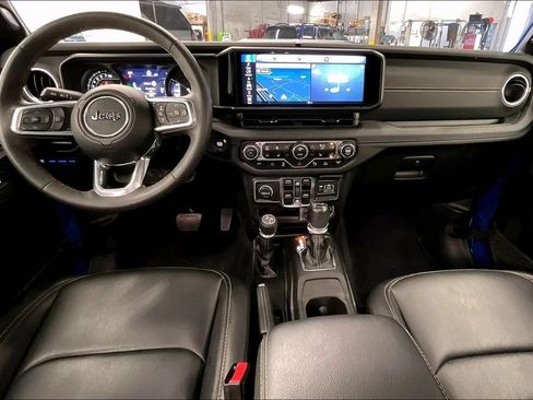 Used 2024 Jeep Wrangler Unlimited Sahara w/ Technology Group AWD/4WD image 14