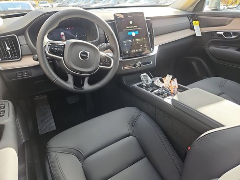New 2026 Volvo XC90 T8 Plus image 3