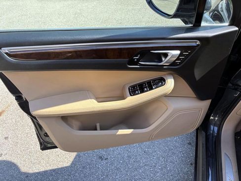 Certified 2022 Porsche Macan S image 22