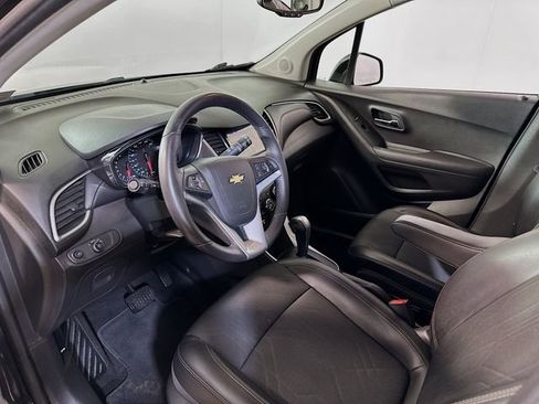 Used 2019 Chevrolet Trax LT w/ LT Convenience Package FWD image 11