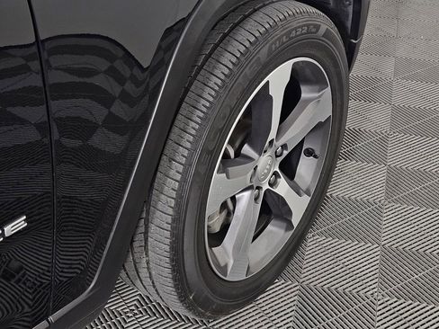 Used 2024 Jeep Grand Cherokee Limited w/ Trailer Tow Package image 7