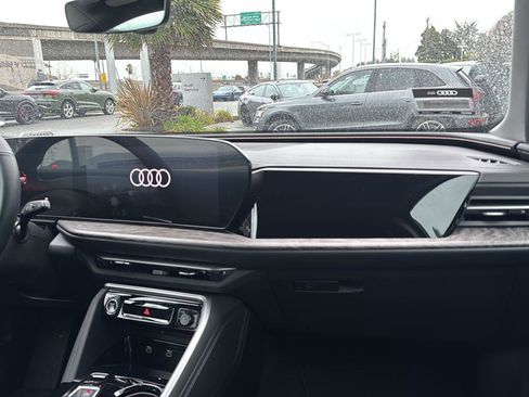 Used 2025 Audi Q5 Premium Plus w/ Premium Plus image 9