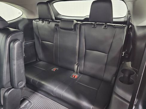 Used 2021 Toyota Highlander XLE image 4