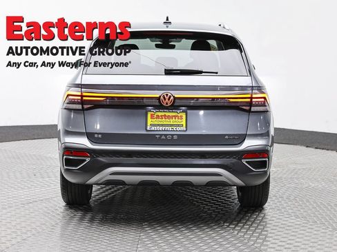 Used 2025 Volkswagen Taos SE AWD/4WD image 6