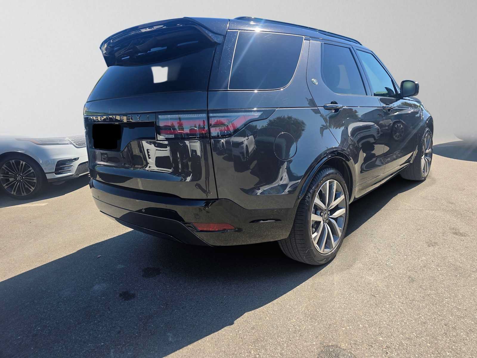 Used 2025 Land Rover Discovery Dynamic SE AWD/4WD image 5