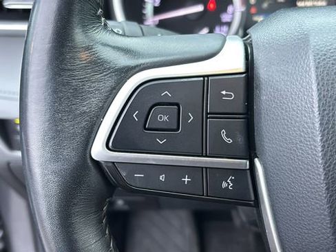 Used 2022 Toyota Highlander XLE image 16