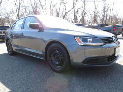 Used 2014 Volkswagen Jetta S image 3