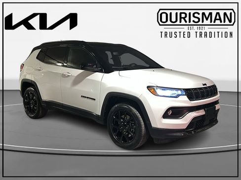 Used 2023 Jeep Compass Latitude AWD/4WD image 1