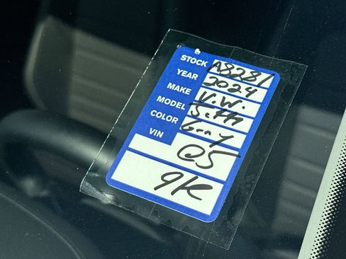 Used 2024 Volkswagen Jetta SE w/ Panoramic Sunroof Package image 25