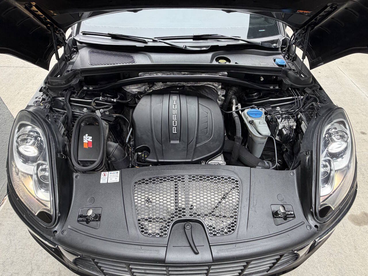 Used 2018 Porsche Macan AWD/4WD image 14