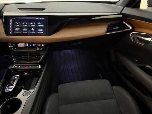 Used 2022 Audi e-tron GT Premium Plus image 29