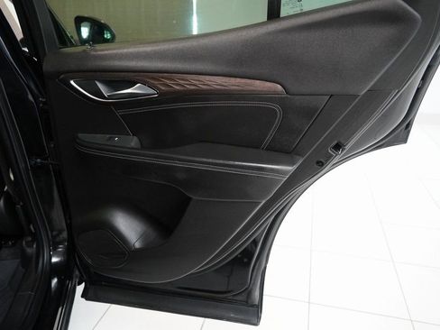 Used 2023 Buick Envision Avenir AWD/4WD image 30