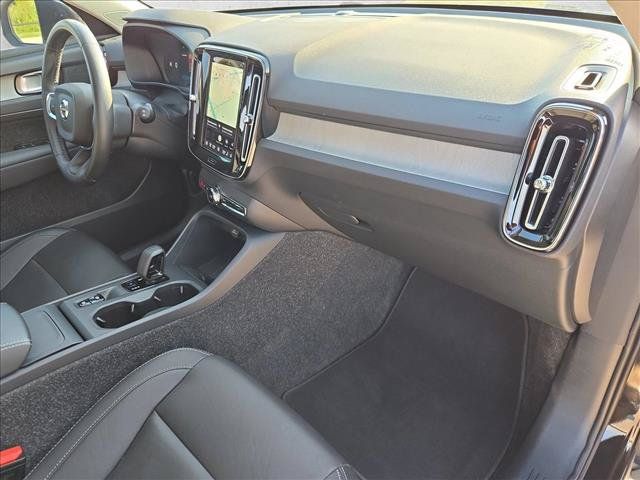 Used 2025 Volvo XC40 B5 Core AWD/4WD image 23