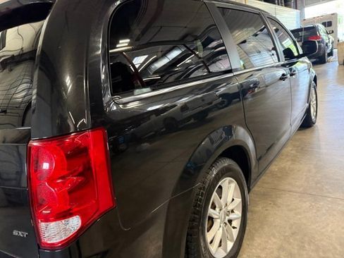 Certified 2020 Dodge Grand Caravan SXT FWD image 20