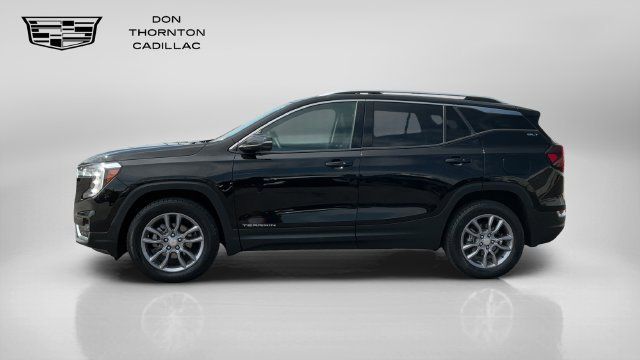 Used 2023 GMC Terrain SLT w/ Infotainment Package II AWD/4WD image 2