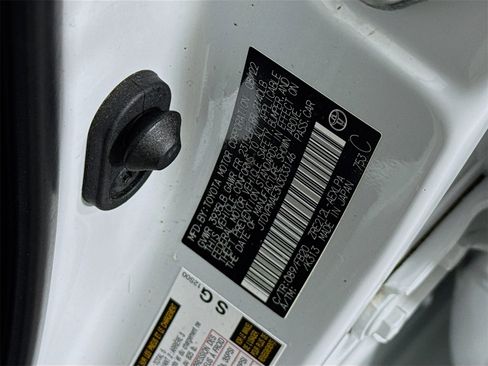 Used 2022 Toyota Corolla LE image 23