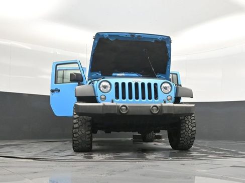 Used 2017 Jeep Wrangler Unlimited Rubicon w/ Connectivity Group image 55