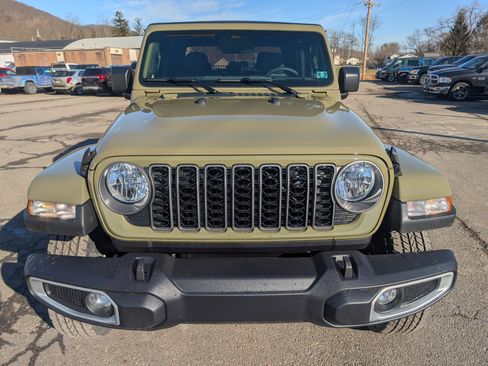 New 2026 Jeep Gladiator Sport image 2