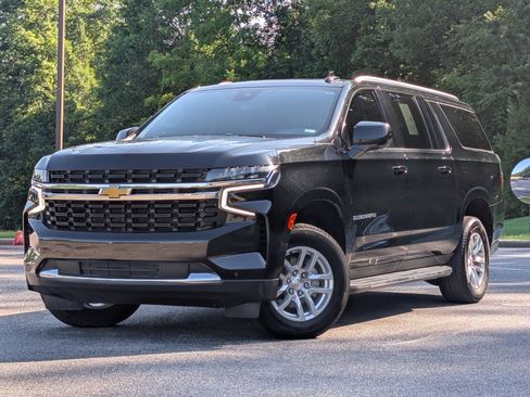 Used 2024 Chevrolet Suburban LS RWD image 4