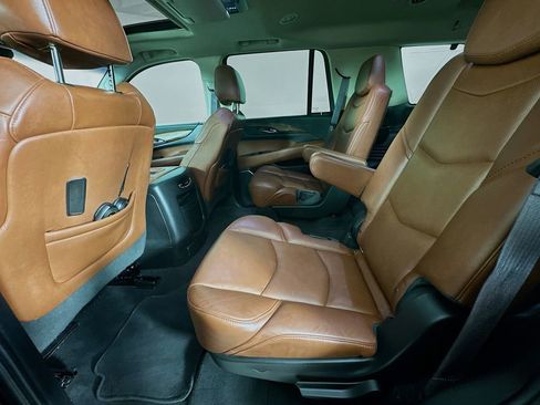 Used 2017 Cadillac Escalade Premium Luxury AWD/4WD image 26