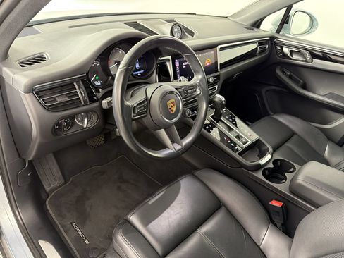 Certified 2023 Porsche Macan S AWD/4WD image 4