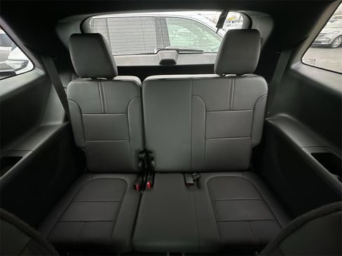 Used 2022 Chevrolet Traverse RS image 22