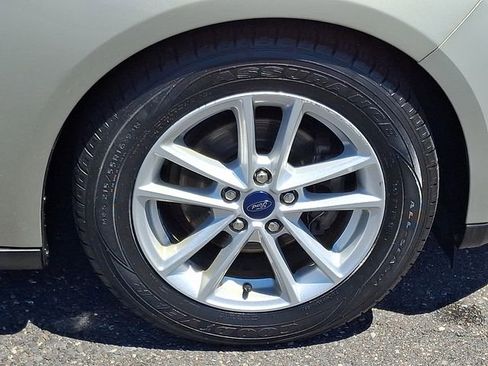Used 2015 Ford Focus SE FWD image 8