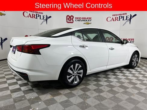 Used 2024 Nissan Altima 2.5 S image 9