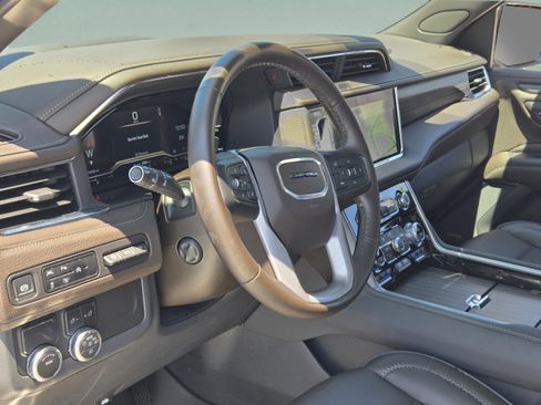 Used 2024 GMC Yukon Denali RWD image 28