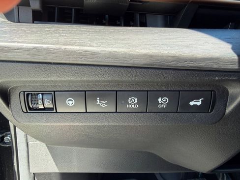 Used 2023 Nissan Ariya FWD image 15