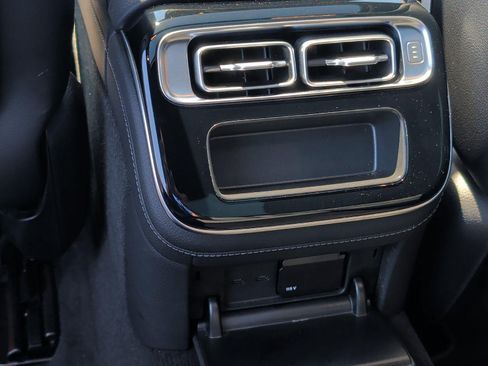 Used 2022 Mercedes-Benz S 580 4MATIC Sedan w/ AMG Line Package image 34