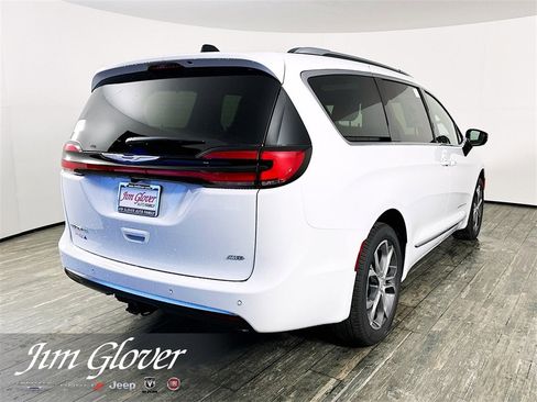 New 2026 Chrysler Pacifica Pinnacle w/ Trailer Tow Group image 6