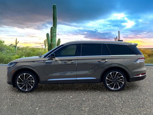 Used 2025 Lincoln Aviator Reserve w/ Equipment Group 201A AWD/4WD image 3