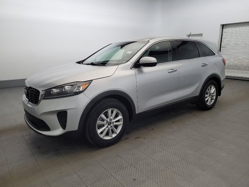 Used 2019 Kia Sorento LX image 2