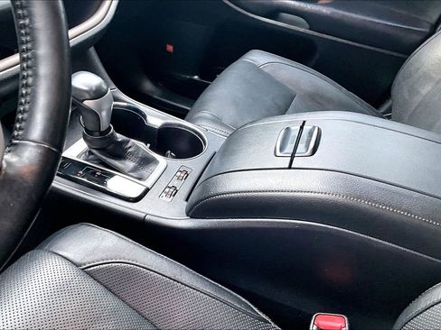 Certified 2018 Toyota Highlander Limited Platinum image 18