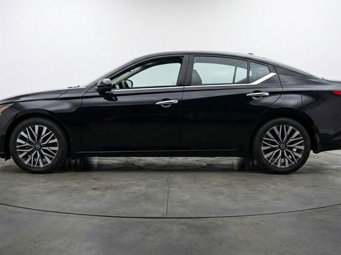 Used 2025 Nissan Altima 2.5 SV image 5