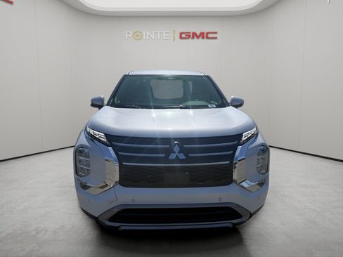 Used 2025 Mitsubishi Outlander SE FWD image 8