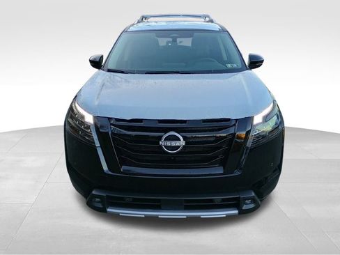 New 2025 Nissan Pathfinder SL w/ Black Appearance Package image 9