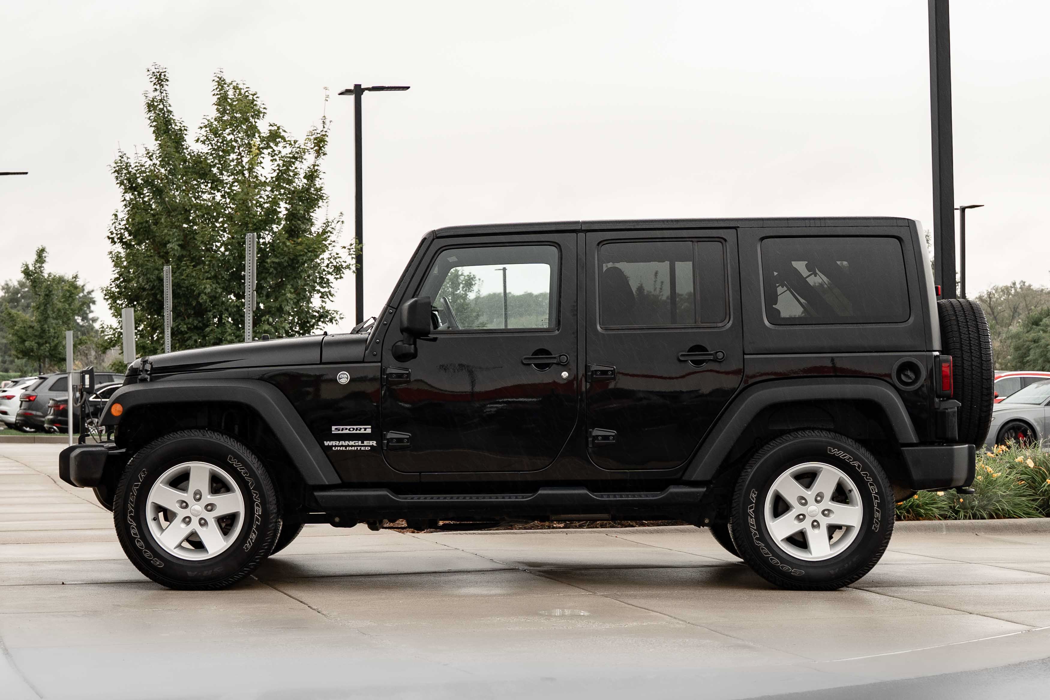 Used 2017 Jeep Wrangler Unlimited Sport w/ Quick Order Package 24S AWD/4WD image 6