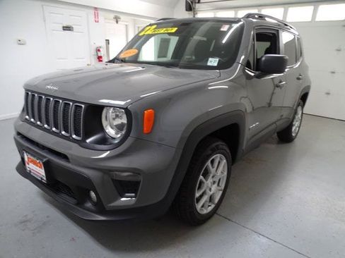 Certified 2022 Jeep Renegade Latitude w/ Convenience Group AWD/4WD image 19