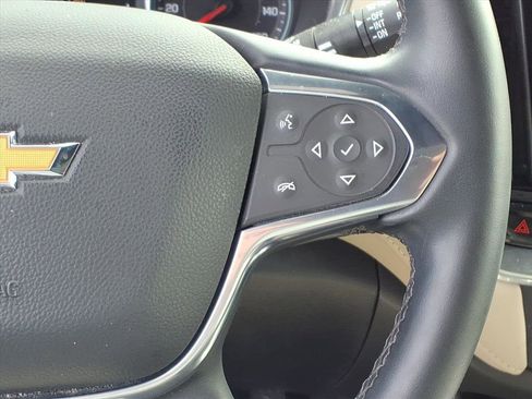 Used 2023 Chevrolet Traverse LT image 17