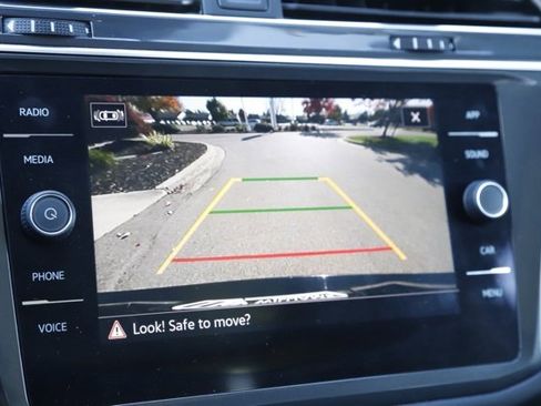 Used 2022 Volkswagen Tiguan SE image 25