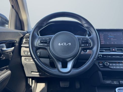 Used 2022 Kia Niro EX image 11