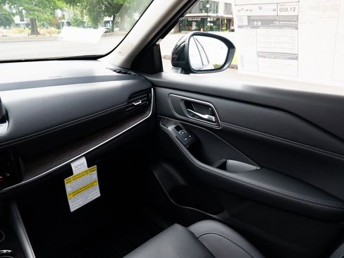 New 2026 Nissan Rogue Platinum w/ Platinum Premium Package image 11