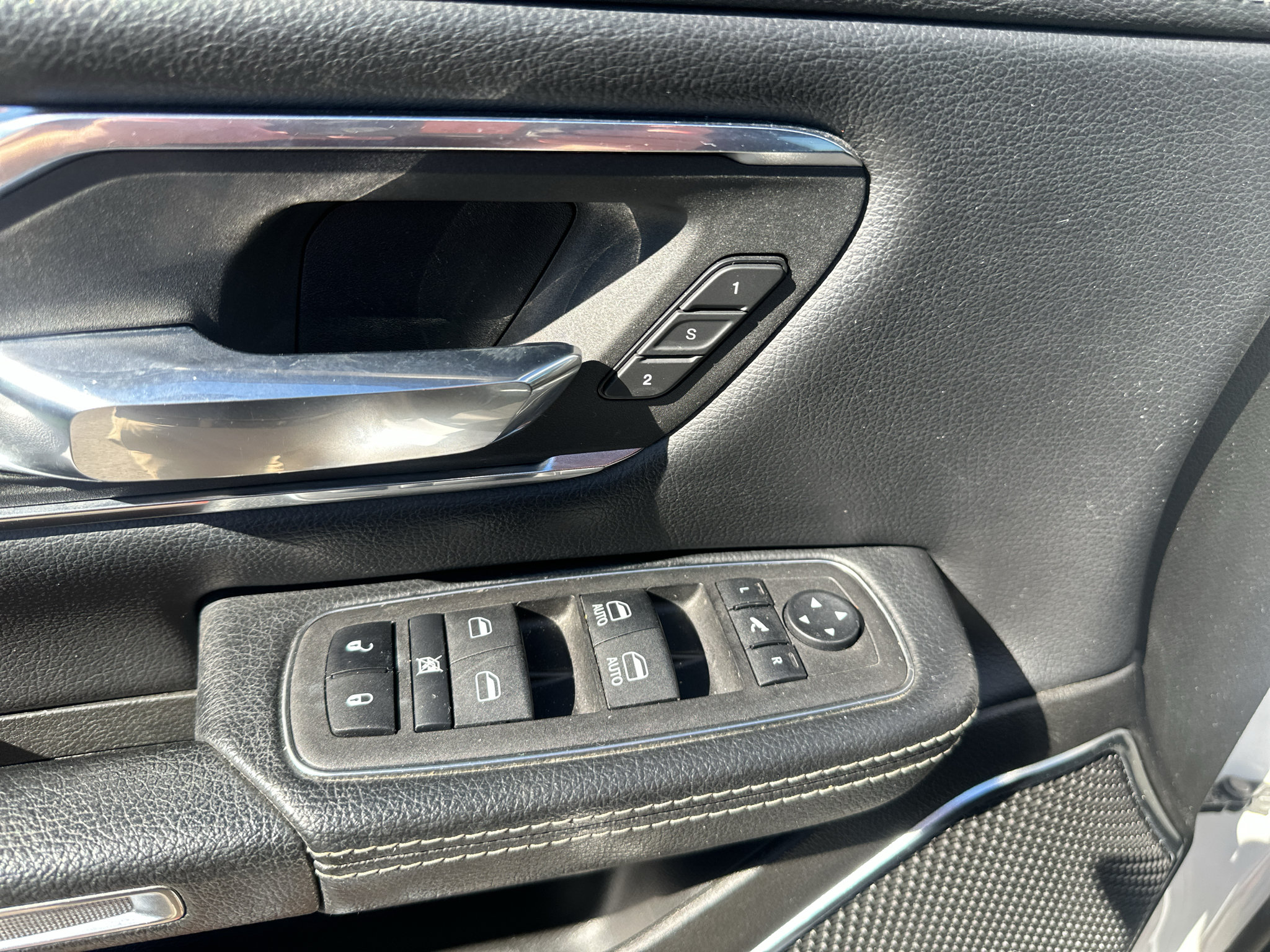 Used 2024 RAM 1500 Laramie RWD image 21