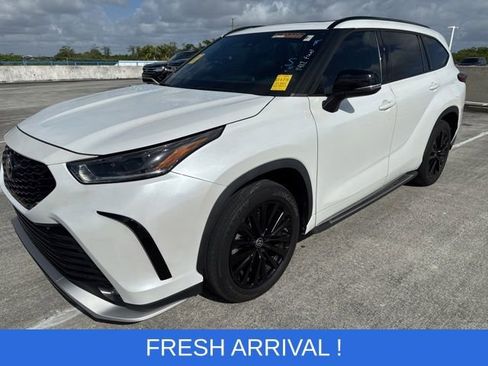 Used 2023 Toyota Highlander XSE image 1
