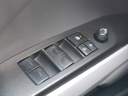 Used 2024 Toyota Camry SE w/ Cold Weather Package FWD image 22